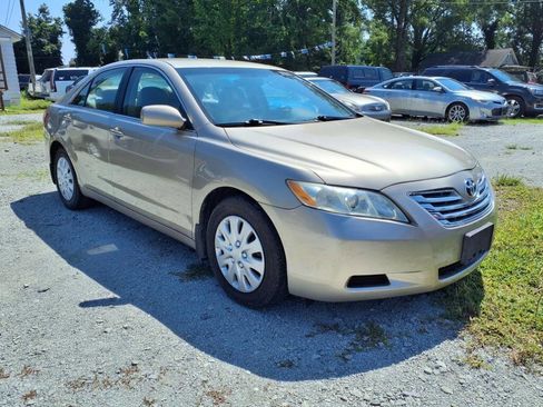 Used 2009 Toyota Camry LE image 1