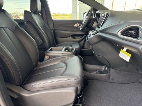 New 2026 Chrysler Pacifica Select w/ S Appearance Package FWD image 19