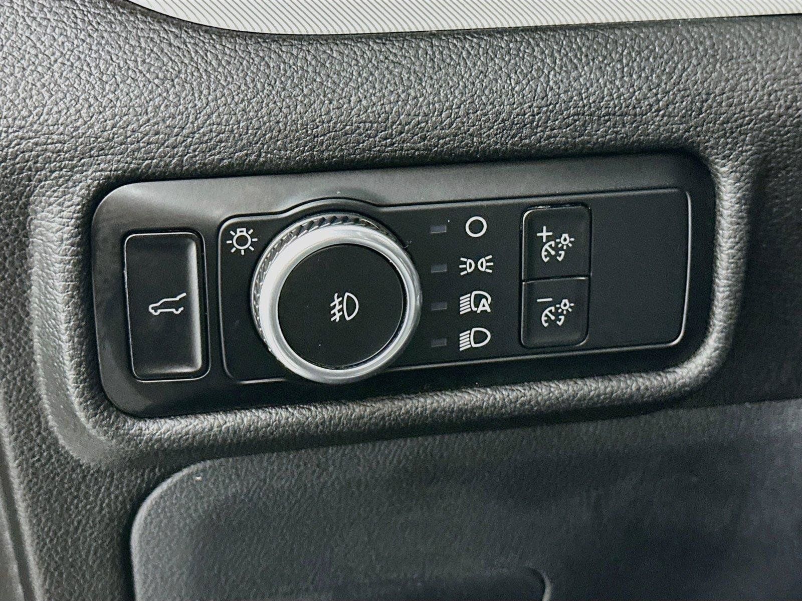 Used 2023 Ford Explorer XLT w/ Equipment Group 202A AWD/4WD image 14