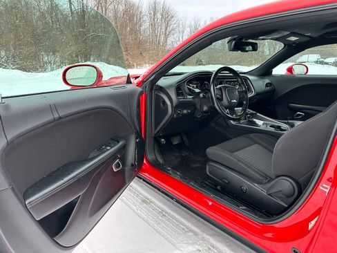 Used 2020 Dodge Challenger SXT w/ Blacktop Package image 9