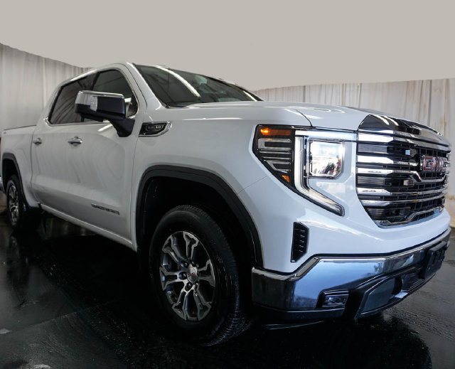 Used 2025 GMC Sierra 1500 SLT AWD/4WD image 2