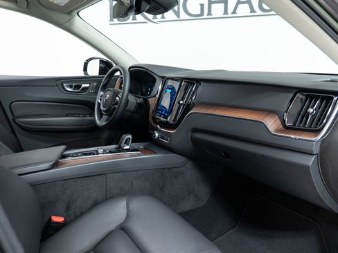 Certified 2023 Volvo XC60 B5 Plus w/ Climate Package image 21