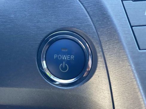 Used 2015 Toyota Prius Three image 16