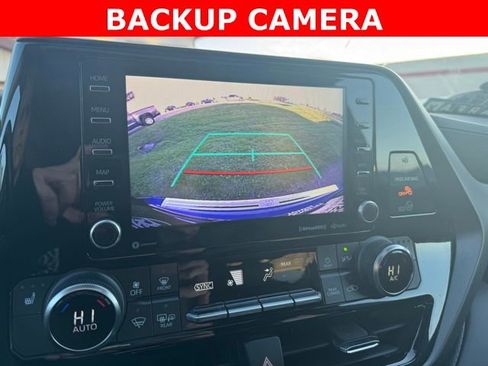 Used 2022 Toyota Highlander XLE AWD/4WD image 4