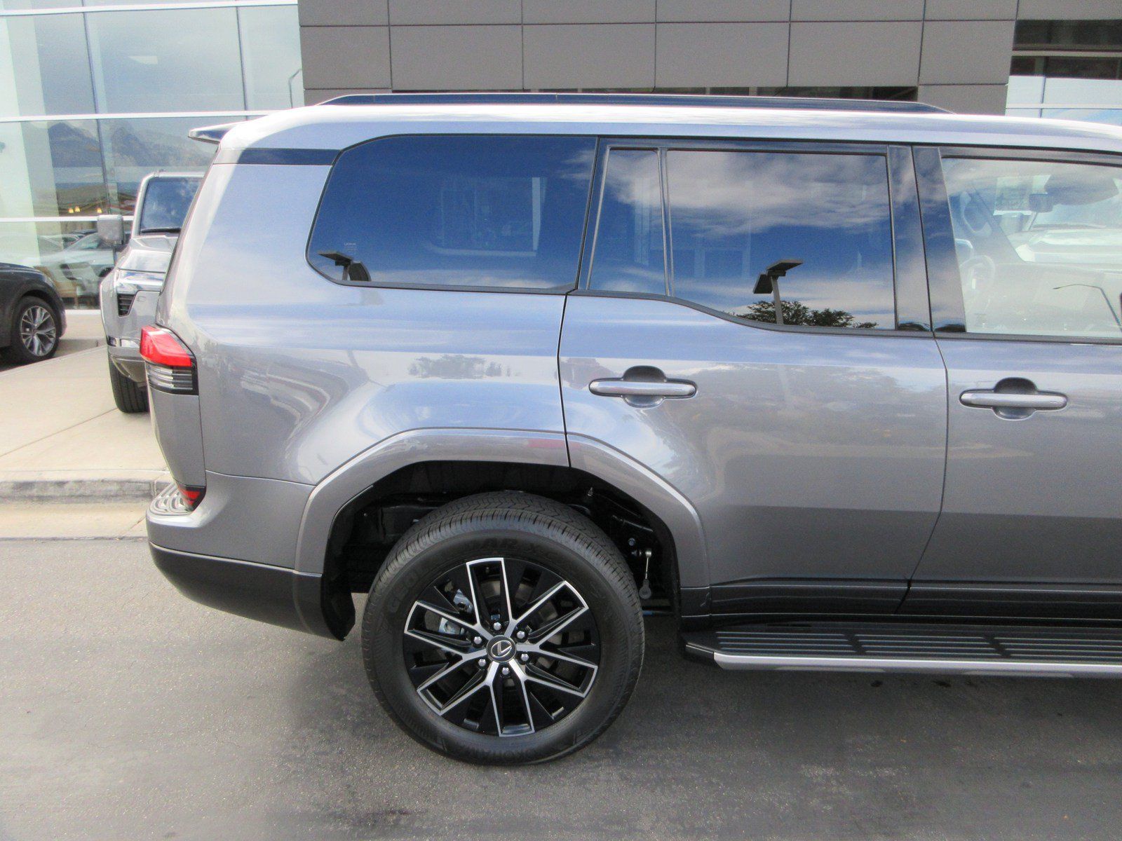 Used 2026 Lexus GX 550 w/ Cold Area Package AWD/4WD image 10