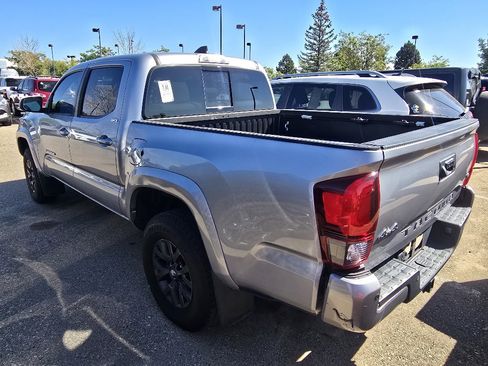 Used 2020 Toyota Tacoma SR5 AWD/4WD image 3