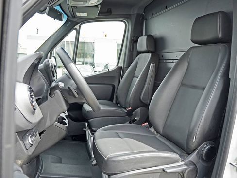 Used 2023 Mercedes-Benz Sprinter 2500 image 10