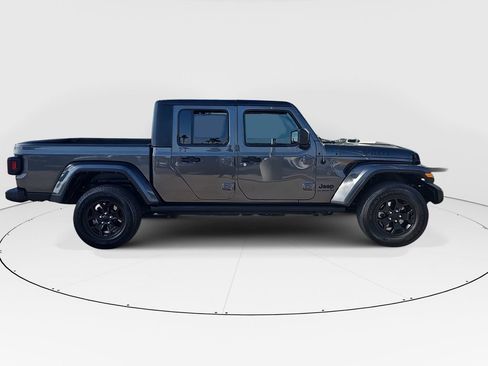 Used 2021 Jeep Gladiator Willys image 2