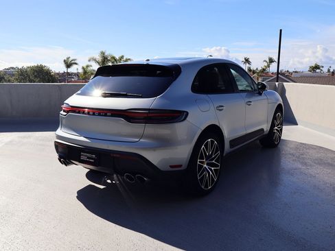 Certified 2025 Porsche Macan image 9
