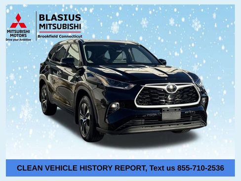 Used 2021 Toyota Highlander XLE image 1