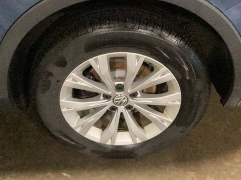 Used 2018 Volkswagen Tiguan SE w/ Panoramic Sunroof Package image 7