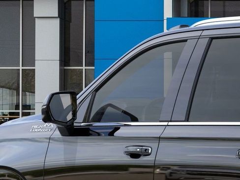 New 2026 Chevrolet Suburban High Country image 14