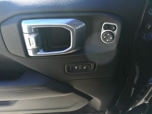 Used 2021 Jeep Wrangler Unlimited Rubicon w/ Trailer Tow Package image 18