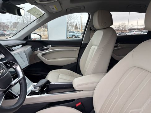 Used 2024 Audi Q8 e-tron Premium Plus image 8