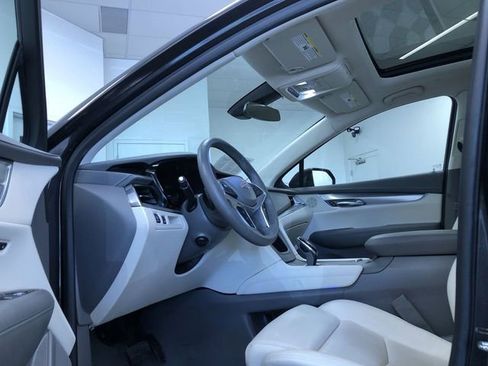 Used 2017 Cadillac XT5 Luxury w/ Driver Awareness Package AWD/4WD image 11