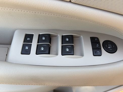 Used 2018 Cadillac Escalade Premium Luxury AWD/4WD image 22