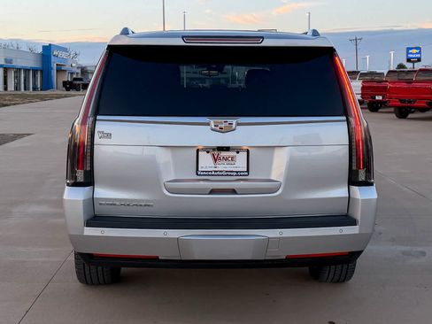 Used 2019 Cadillac Escalade ESV Premium Luxury image 5