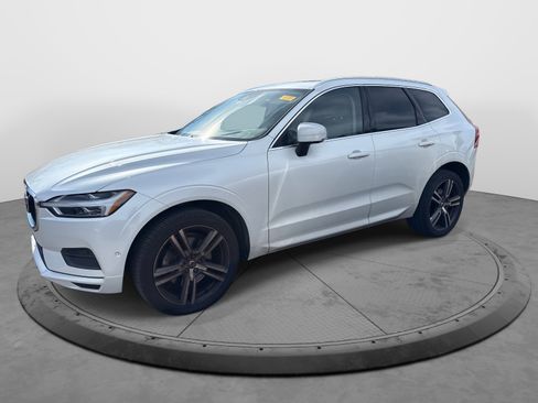 Used 2018 Volvo XC60 T6 Momentum w/ Vision Package image 6