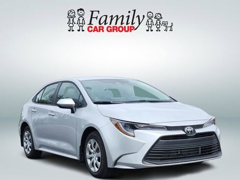 Used 2026 Toyota Corolla LE image 2