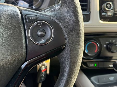 Used 2022 Honda HR-V LX image 24