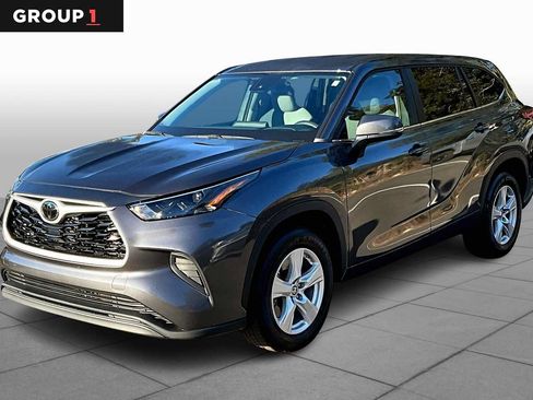 Used 2023 Toyota Highlander L FWD image 1
