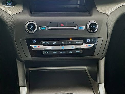 Used 2020 Ford Explorer XLT w/ Equipment Group 202A image 18