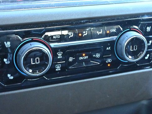 Used 2024 Chevrolet Silverado 2500 LTZ w/ LTZ Convenience Package image 23