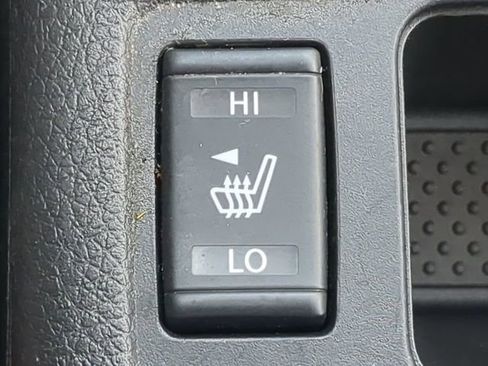 Used 2020 Nissan Rogue SV image 26