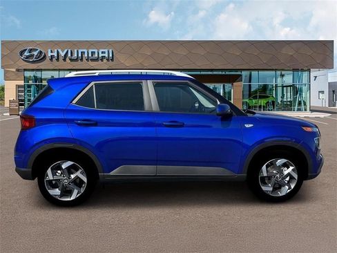 New 2026 Hyundai Venue SEL FWD image 9