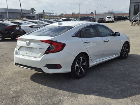 Used 2017 Honda Civic Touring image 4
