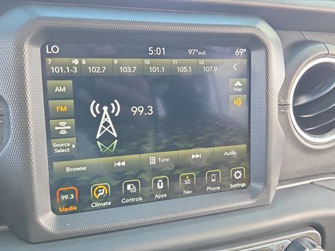 Used 2022 Jeep Wrangler Unlimited Sahara w/ LED Lighting Group AWD/4WD image 25