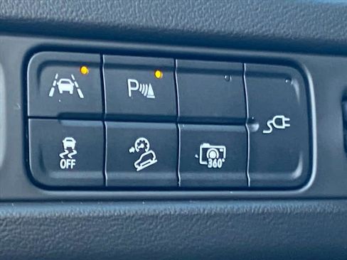 Used 2022 Chevrolet Suburban High Country image 17