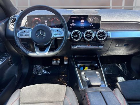 Used 2021 Mercedes-Benz GLB 250 4MATIC image 11