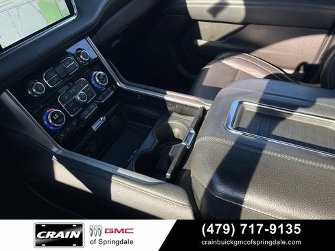 Used 2022 GMC Yukon Denali w/ Denali Premium Package AWD/4WD image 19