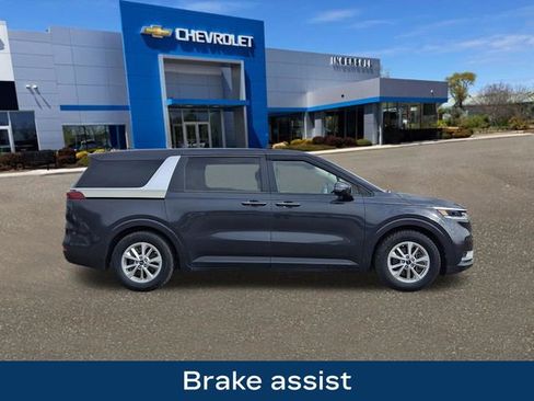 Used 2022 Kia Carnival LX image 10