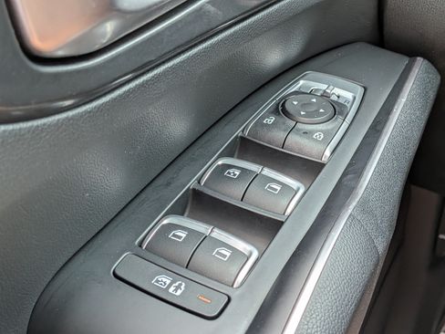 Used 2022 Kia Sorento S w/ Panoramic Sunroof Package FWD image 23