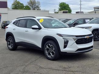 Used 2025 Chevrolet Trax LT FWD video 1