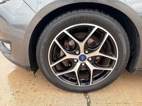 Used 2017 Ford Focus SEL w/ Cold Weather Package FWD image 12