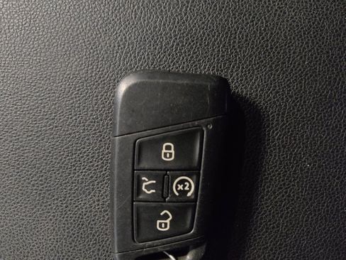 Used 2020 Volkswagen Atlas Cross Sport SE FWD image 32