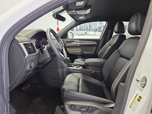 Certified 2023 Volkswagen Atlas Cross Sport SE w/ Black Wheel Package AWD/4WD image 16