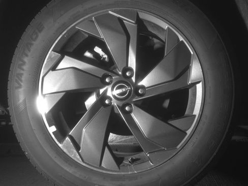 Used 2025 Nissan Rogue SV image 15