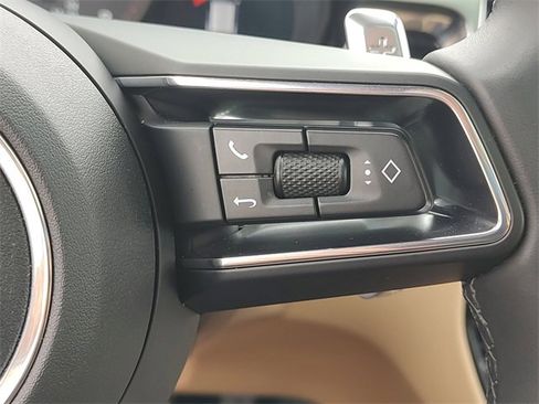 Used 2024 Porsche Macan image 23