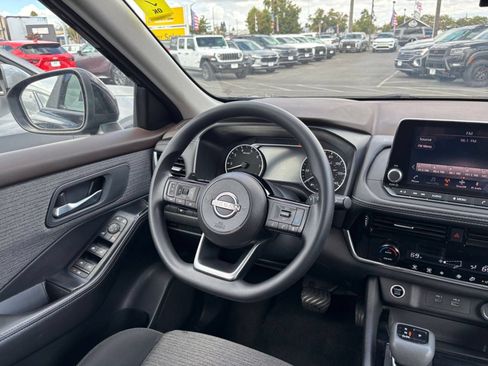Used 2022 Nissan Rogue SV FWD image 34