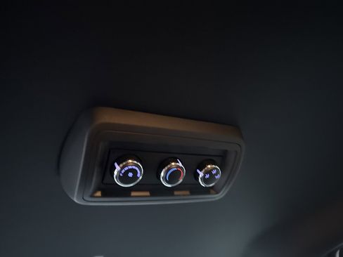 Used 2019 Dodge Grand Caravan SXT image 13