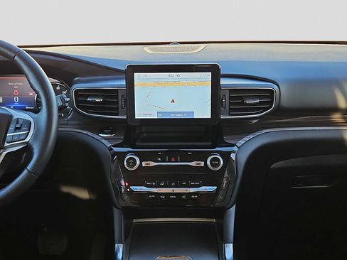 Used 2024 Ford Explorer Limited image 15