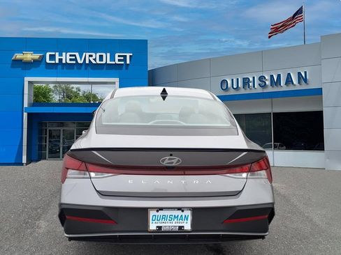 Used 2025 Hyundai Elantra Sport image 4