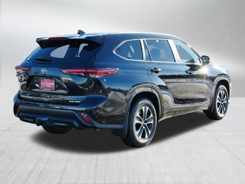 Certified 2026 Toyota Highlander XLE image 7