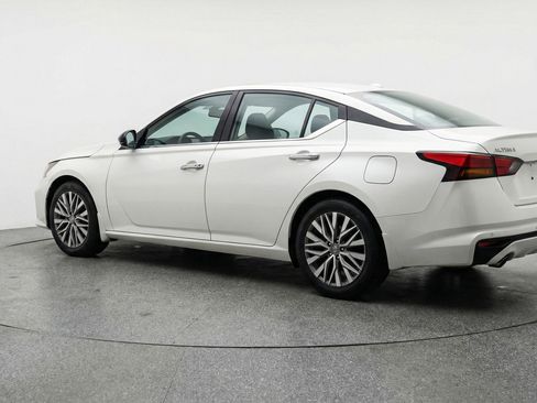 Used 2025 Nissan Altima 2.5 SV image 6