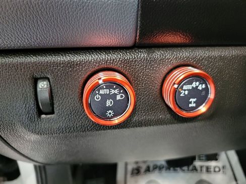 Used 2022 Chevrolet Colorado Z71 AWD/4WD image 34