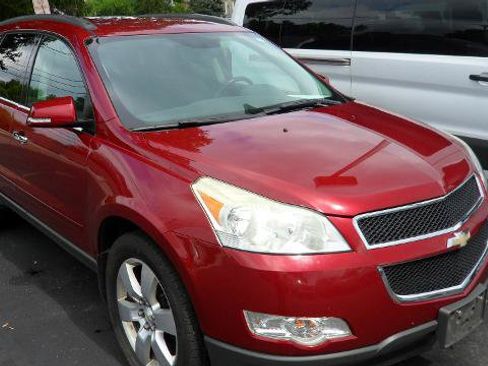 Used 2011 Chevrolet Traverse LT w/ Personal Connectivity Package FWD image 30